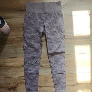 Gymshark Dusty PurpleCamouflage Leggings